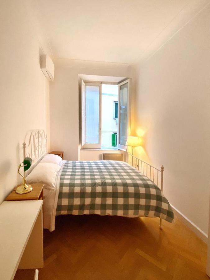 Napoliforever Chiaia Apartment Exterior photo