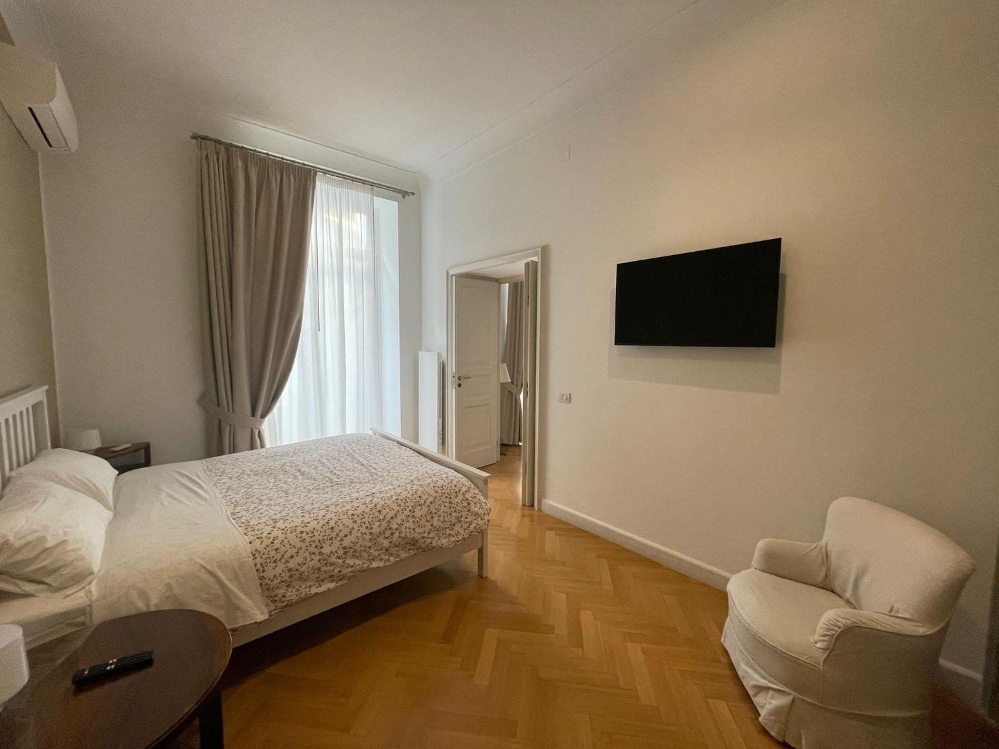 Napoliforever Chiaia Apartment Exterior photo