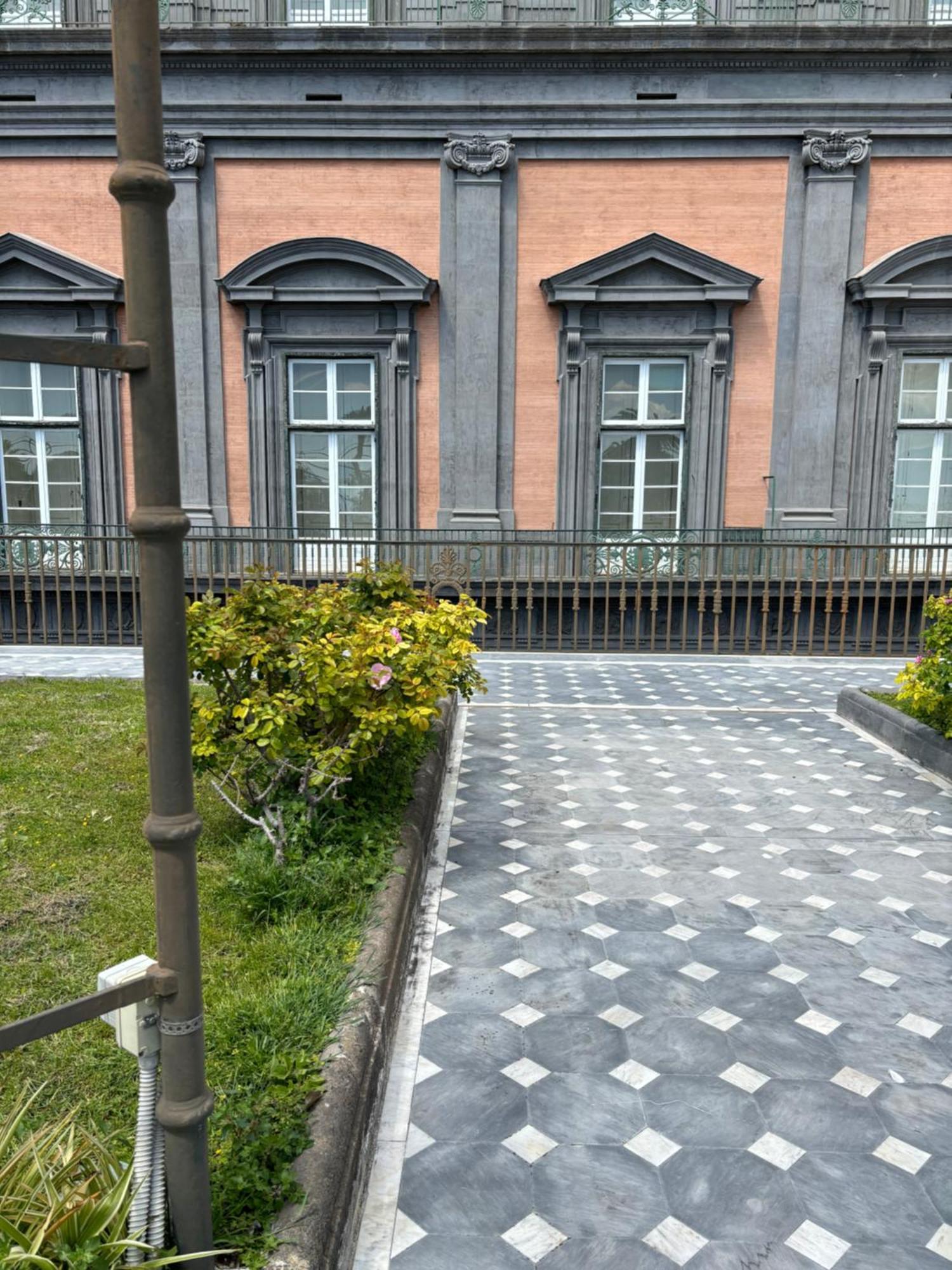 Napoliforever Chiaia Apartment Exterior photo